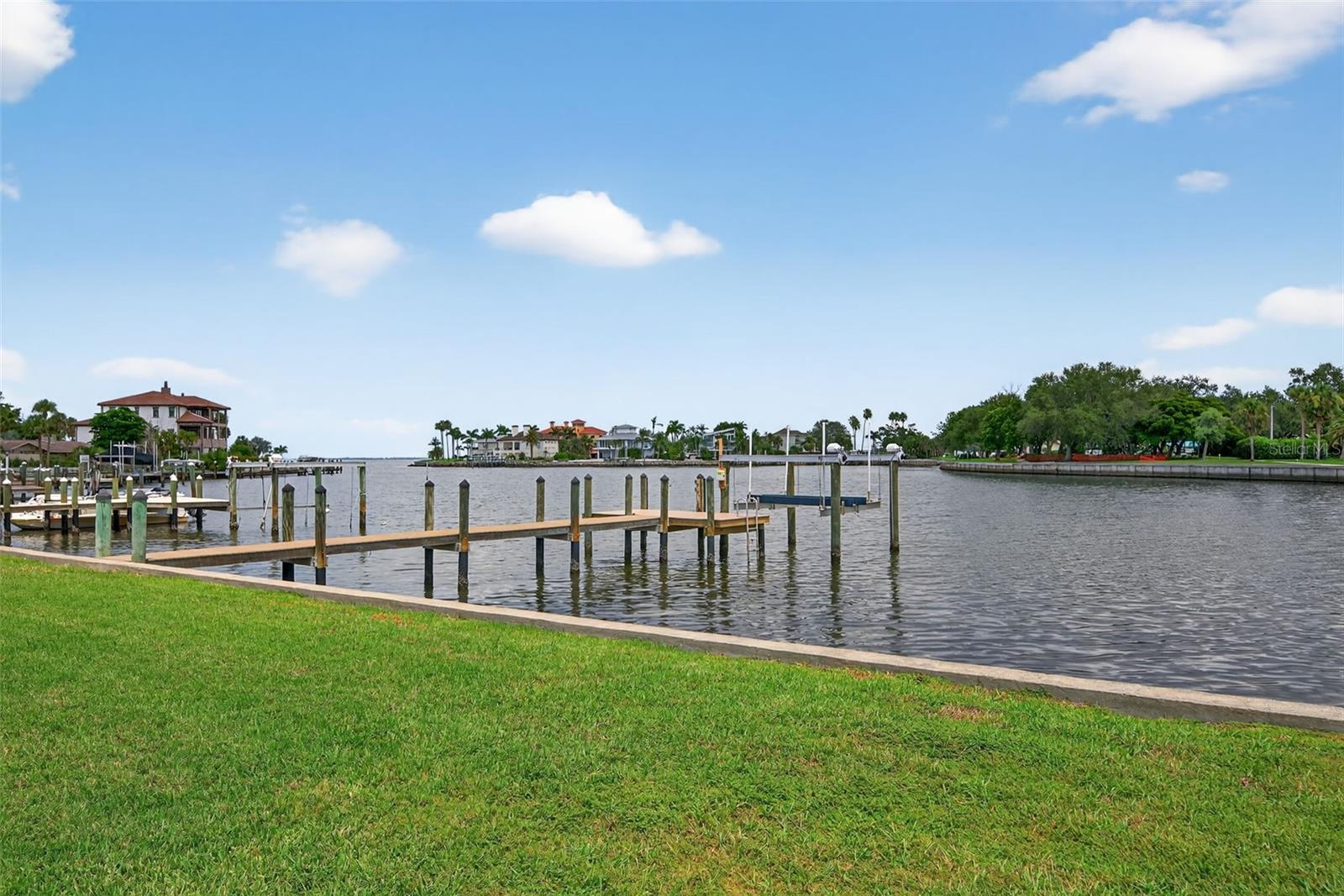 377 S Shore Dr, Sarasota, FL 34234 — photo 10 of 23