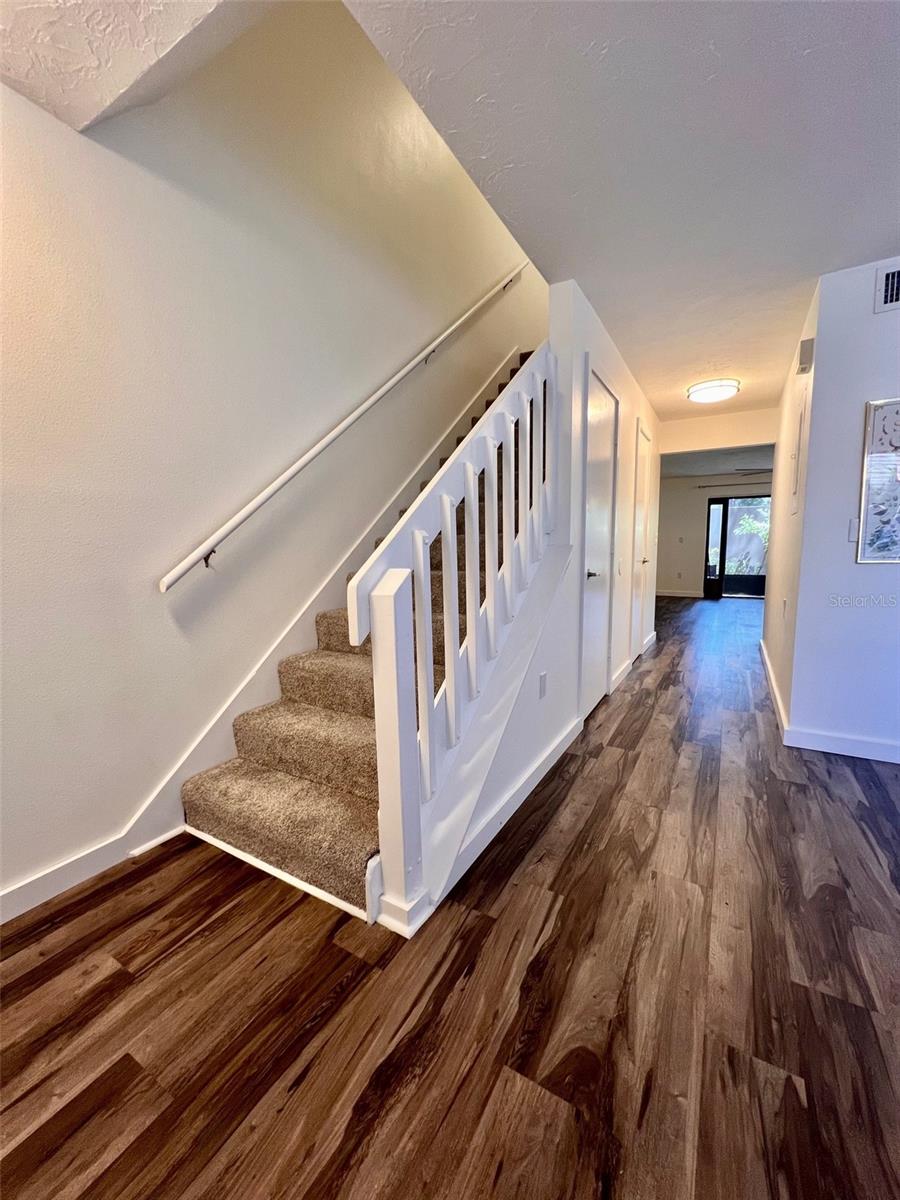 984 Sunridge Dr #J3, Sarasota, FL 34234 — photo 11 of 31