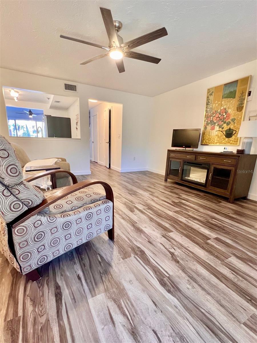 984 Sunridge Dr #J3, Sarasota, FL 34234 — photo 12 of 31