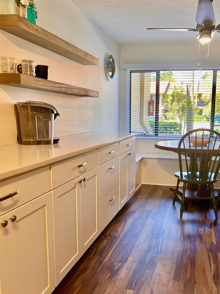 984 Sunridge Dr #J3, Sarasota, FL 34234 — photo 6 of 31