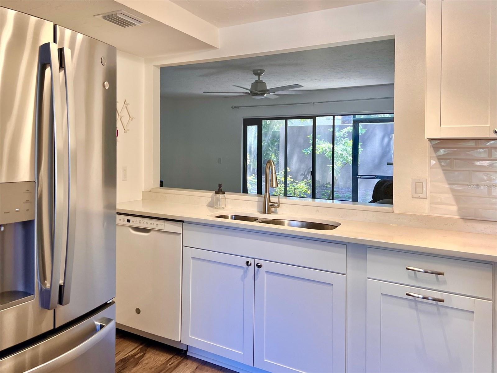 984 Sunridge Dr #J3, Sarasota, FL 34234 — photo 10 of 31