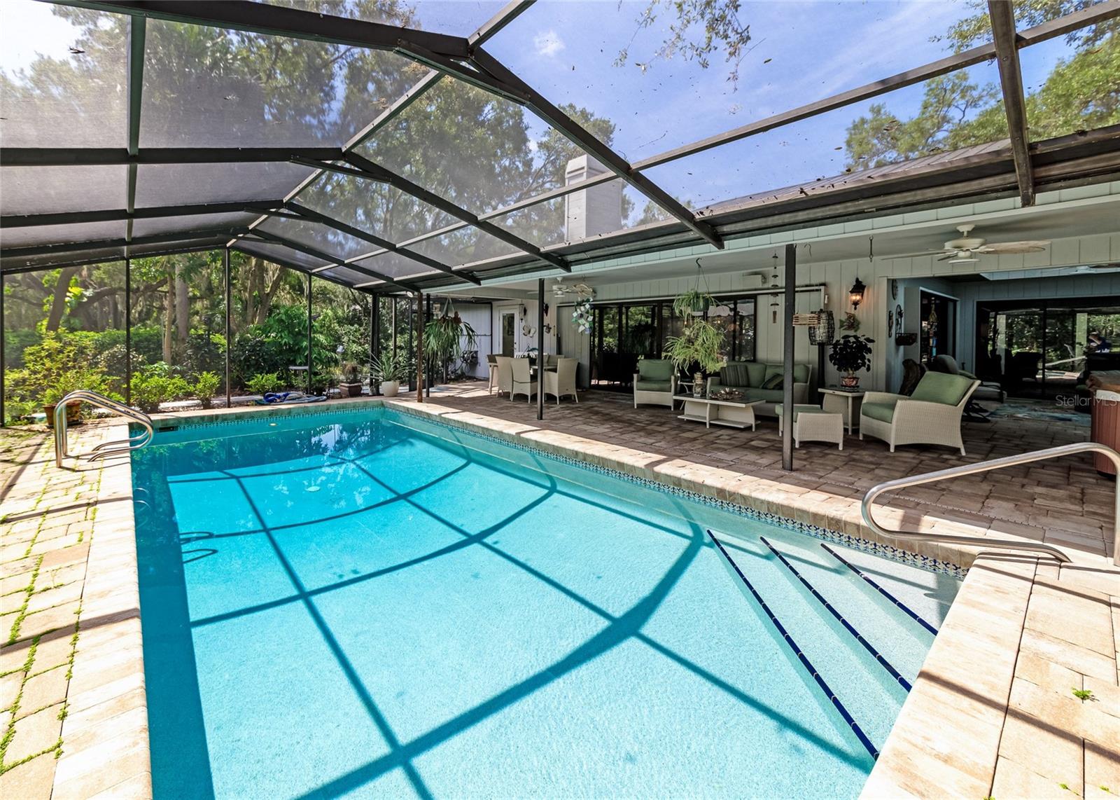 Screened pool