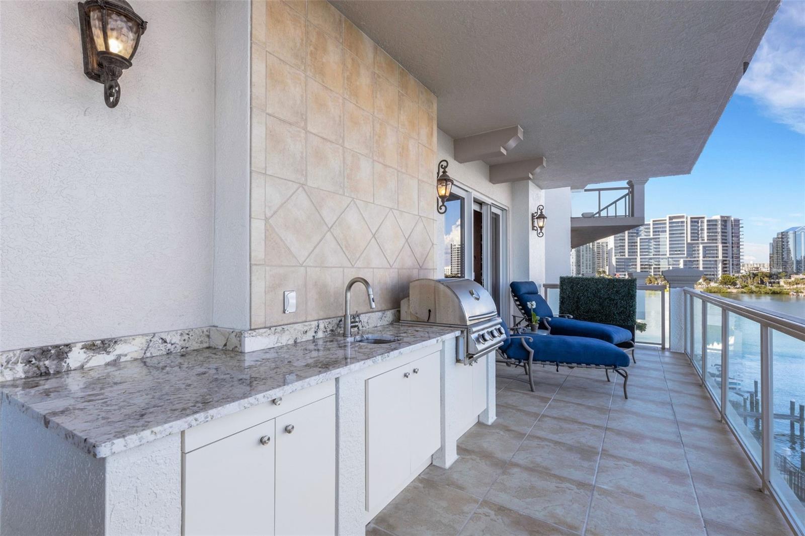 Summer Kitchen w/Gas Grill