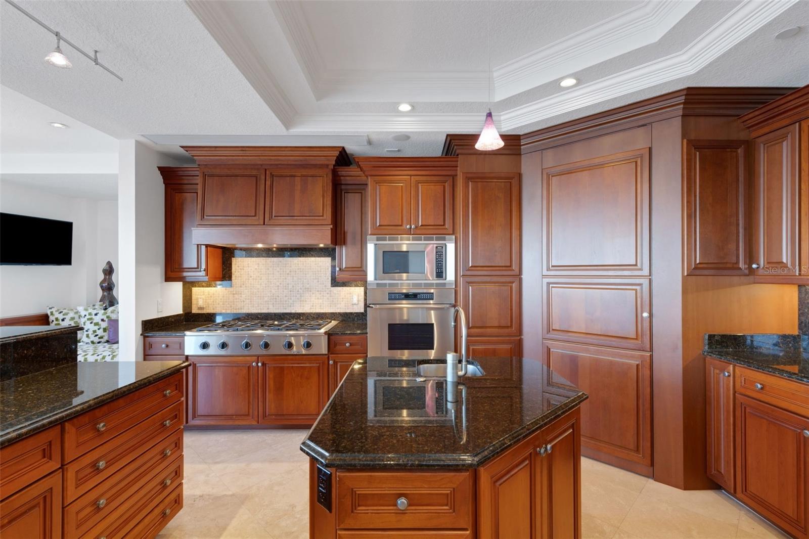 Kitchen Island w/Vegtable Sink