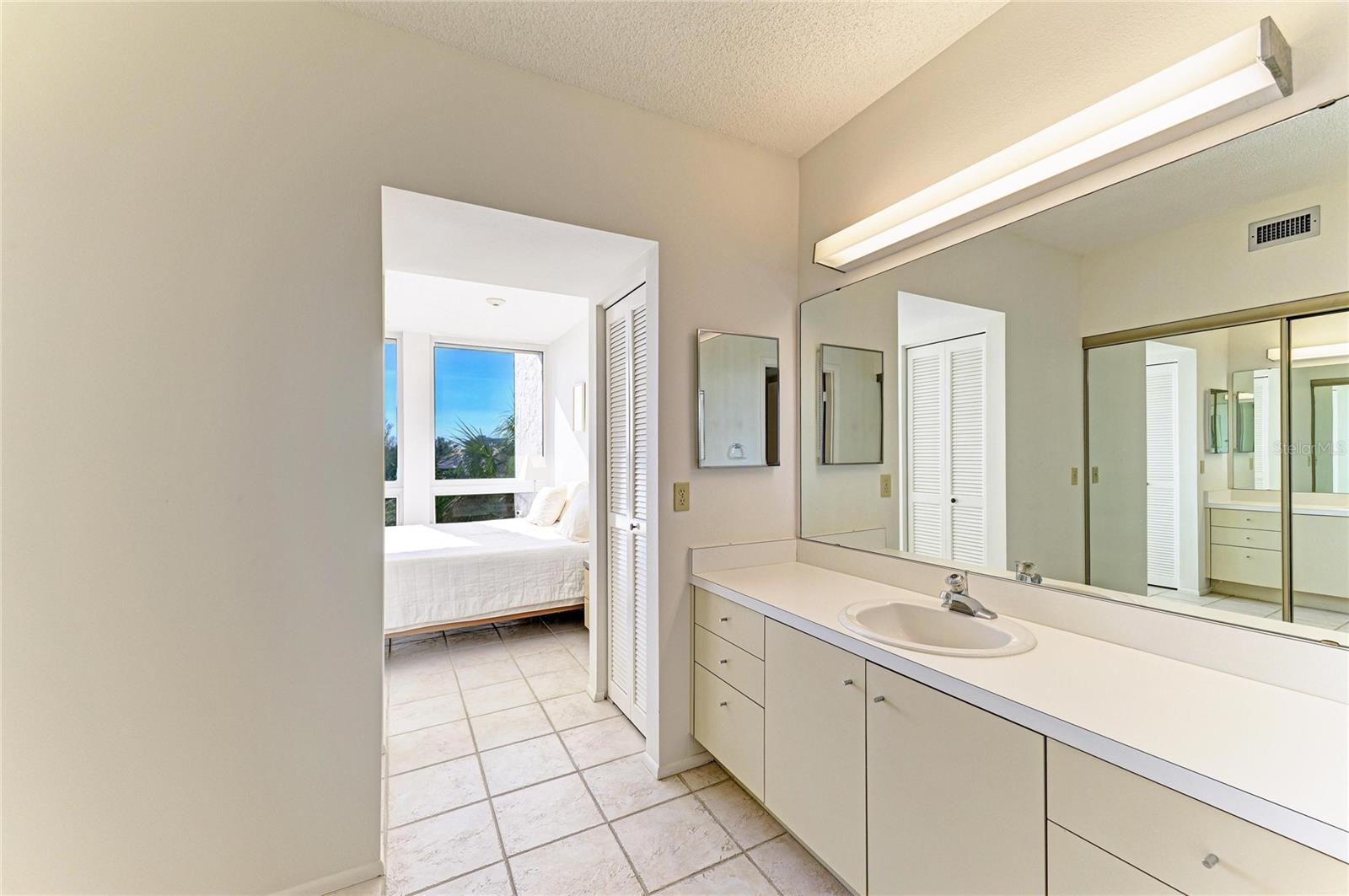 1065 Gulf of Mexico Dr #201, Longboat Key, FL 34228 — photo 27 of 77
