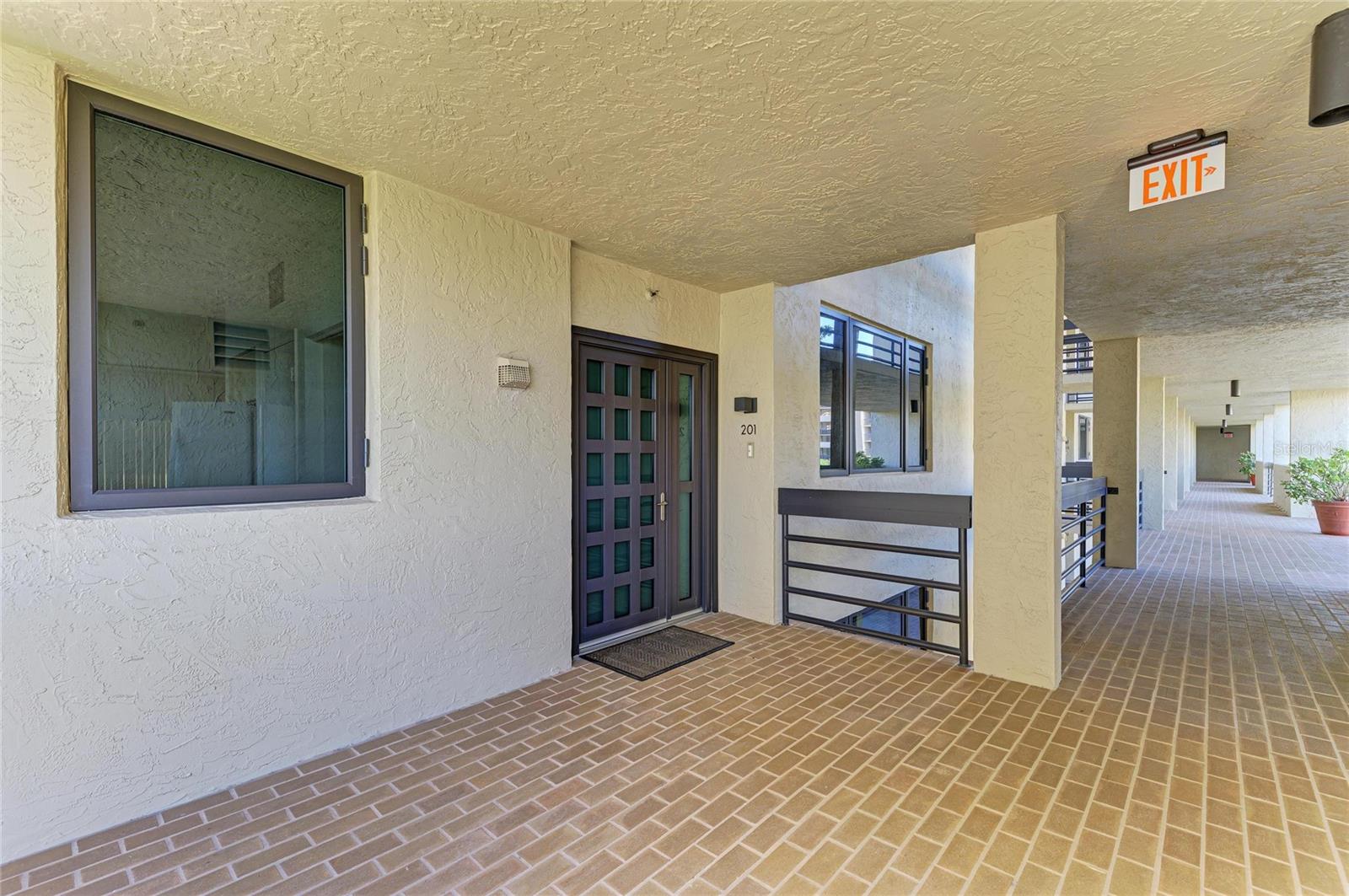 1065 Gulf of Mexico Dr #201, Longboat Key, FL 34228 — photo 4 of 77