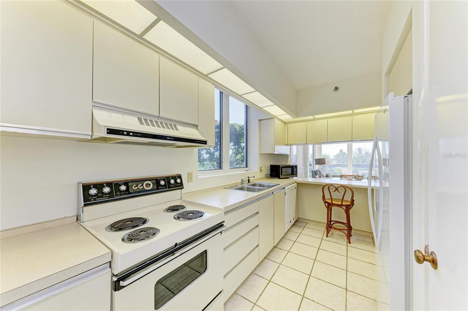 1065 Gulf of Mexico Dr #201, Longboat Key, FL 34228 — photo 9 of 77