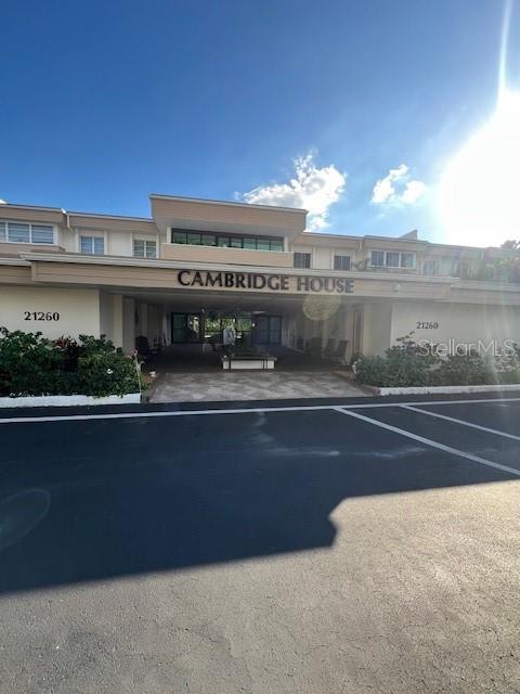 Entrance to Cambridge House.