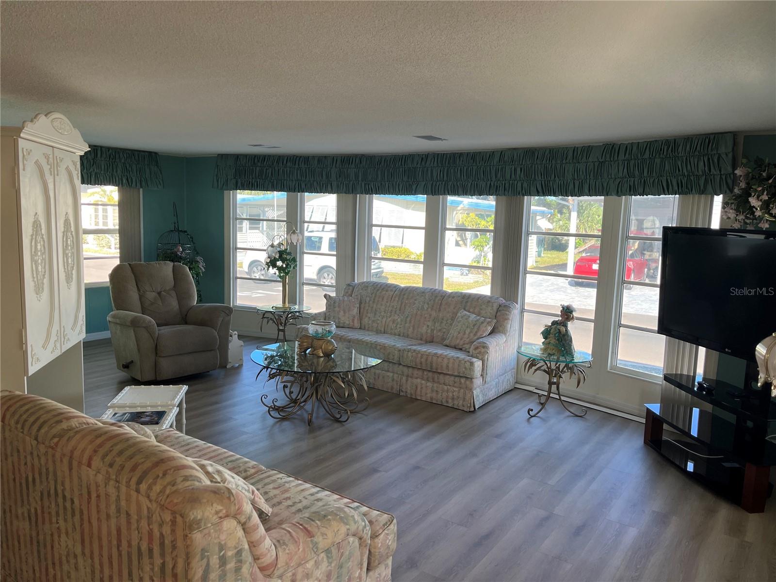 518 Cervina Dr N, Venice, FL 34285 — photo 8 of 49
