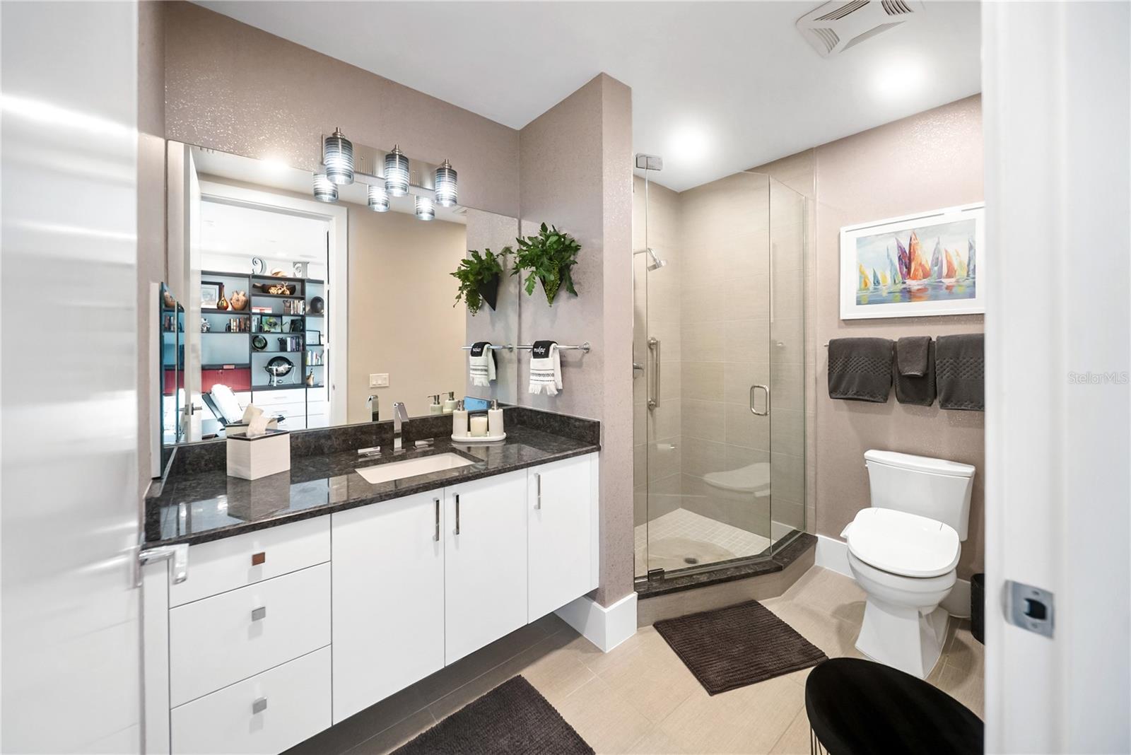Guest bathroom 2