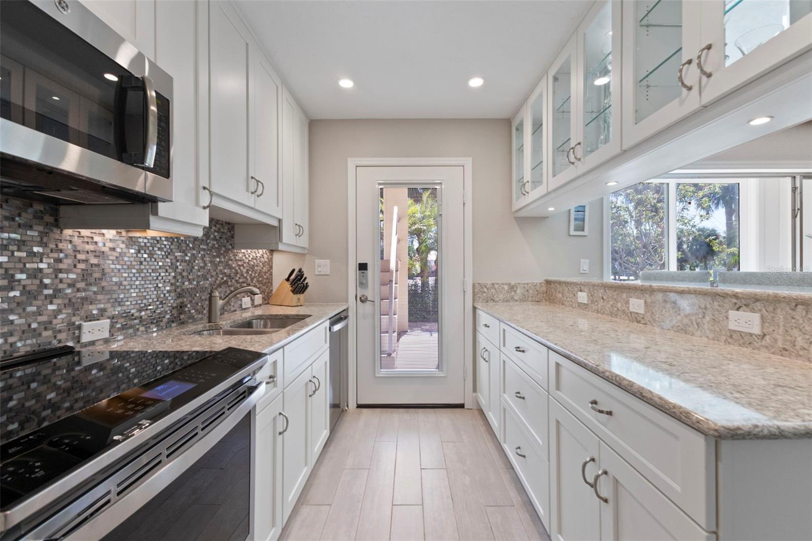 137 Avenida Messina #1, Sarasota, FL 34242 — photo 11 of 47