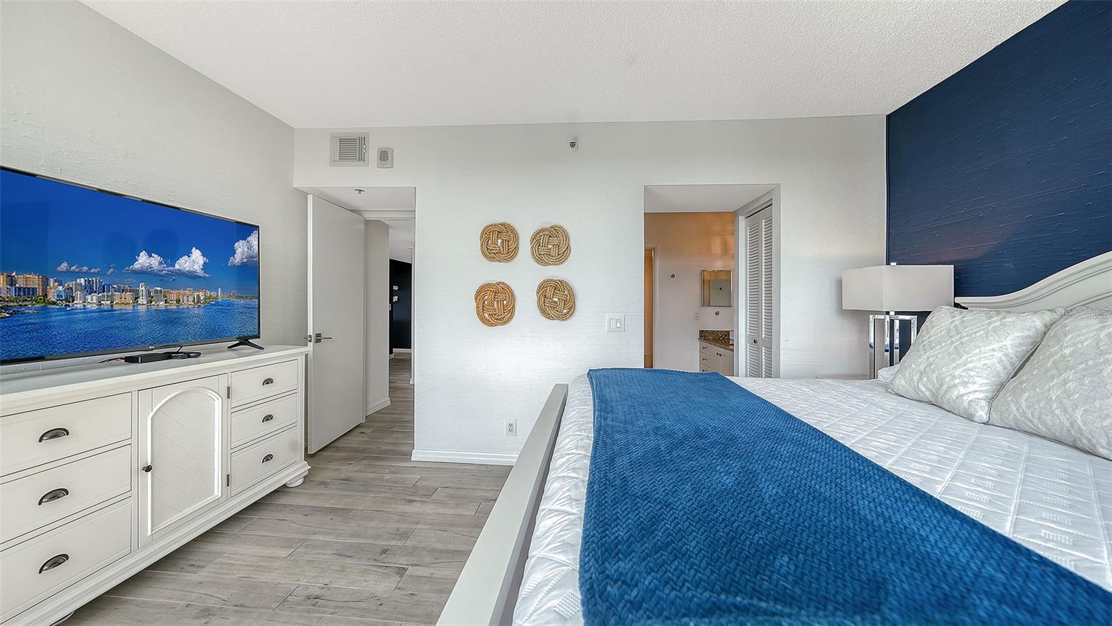 1115 Gulf of Mexico Dr #401, Longboat Key, FL 34228 — photo 24 of 60