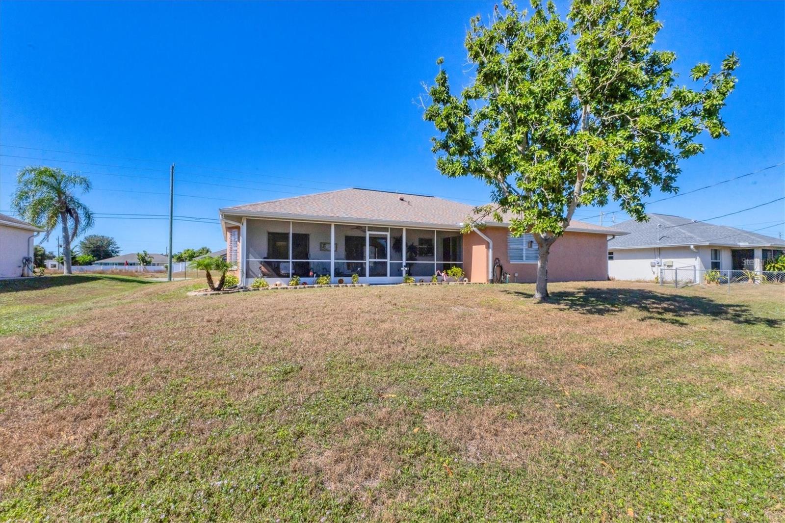 Yard, rear exterior