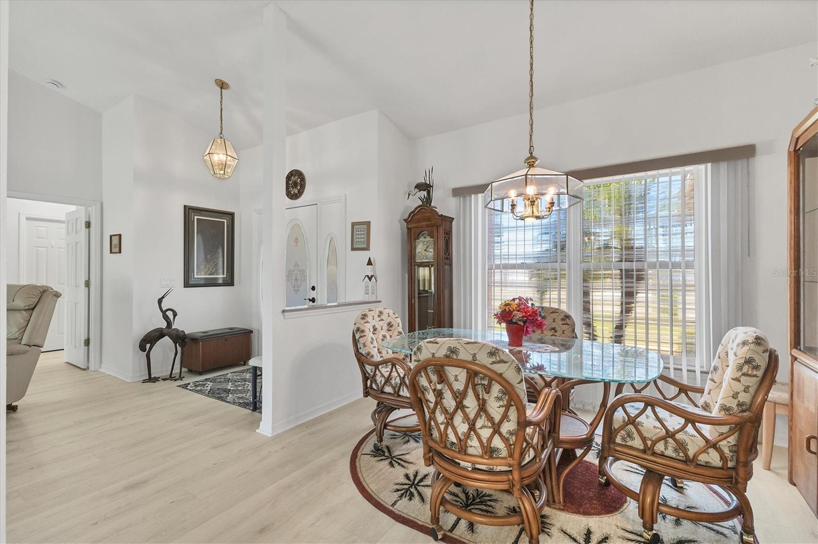 Dining room, foyer