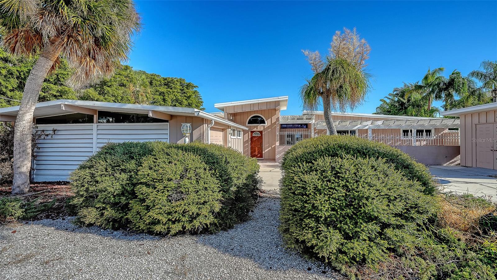 355 S Shore Dr, Sarasota, FL 34234 — photo 2 of 10