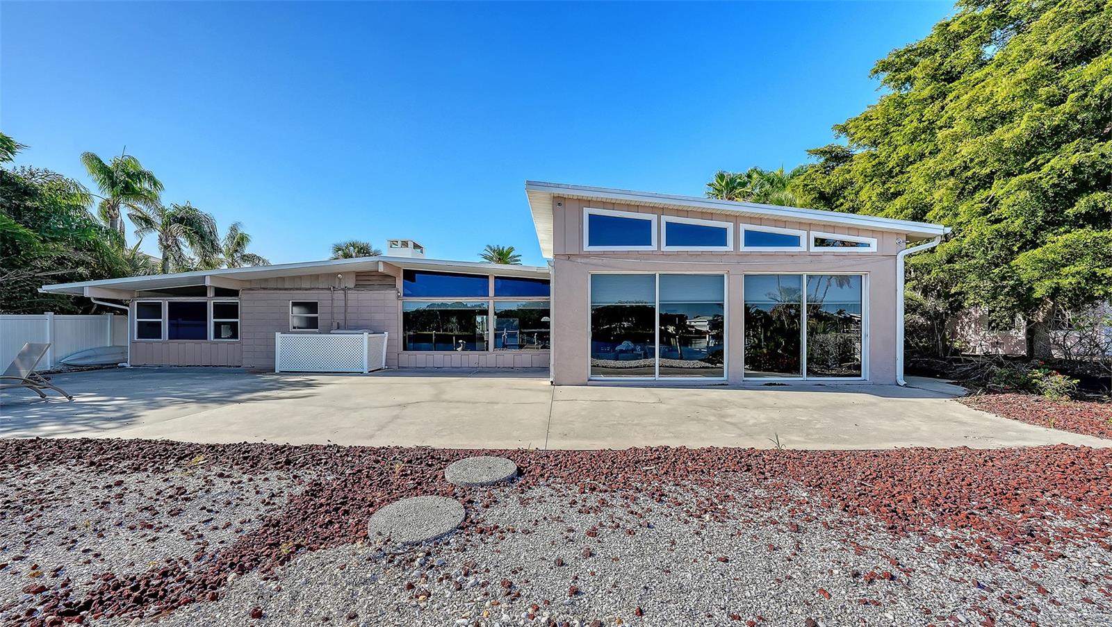 355 S Shore Dr, Sarasota, FL 34234 — photo 6 of 10