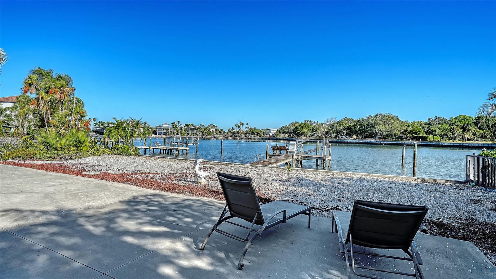 355 S Shore Dr, Sarasota, FL 34234 — photo 7 of 10