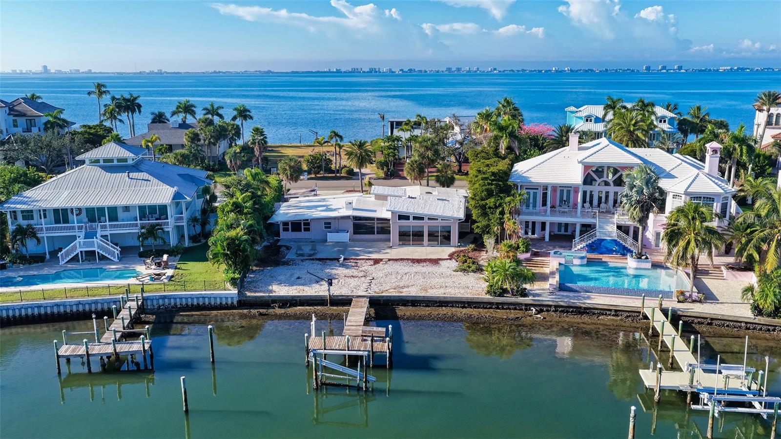 355 S Shore Dr, Sarasota, FL 34234 — photo 9 of 10