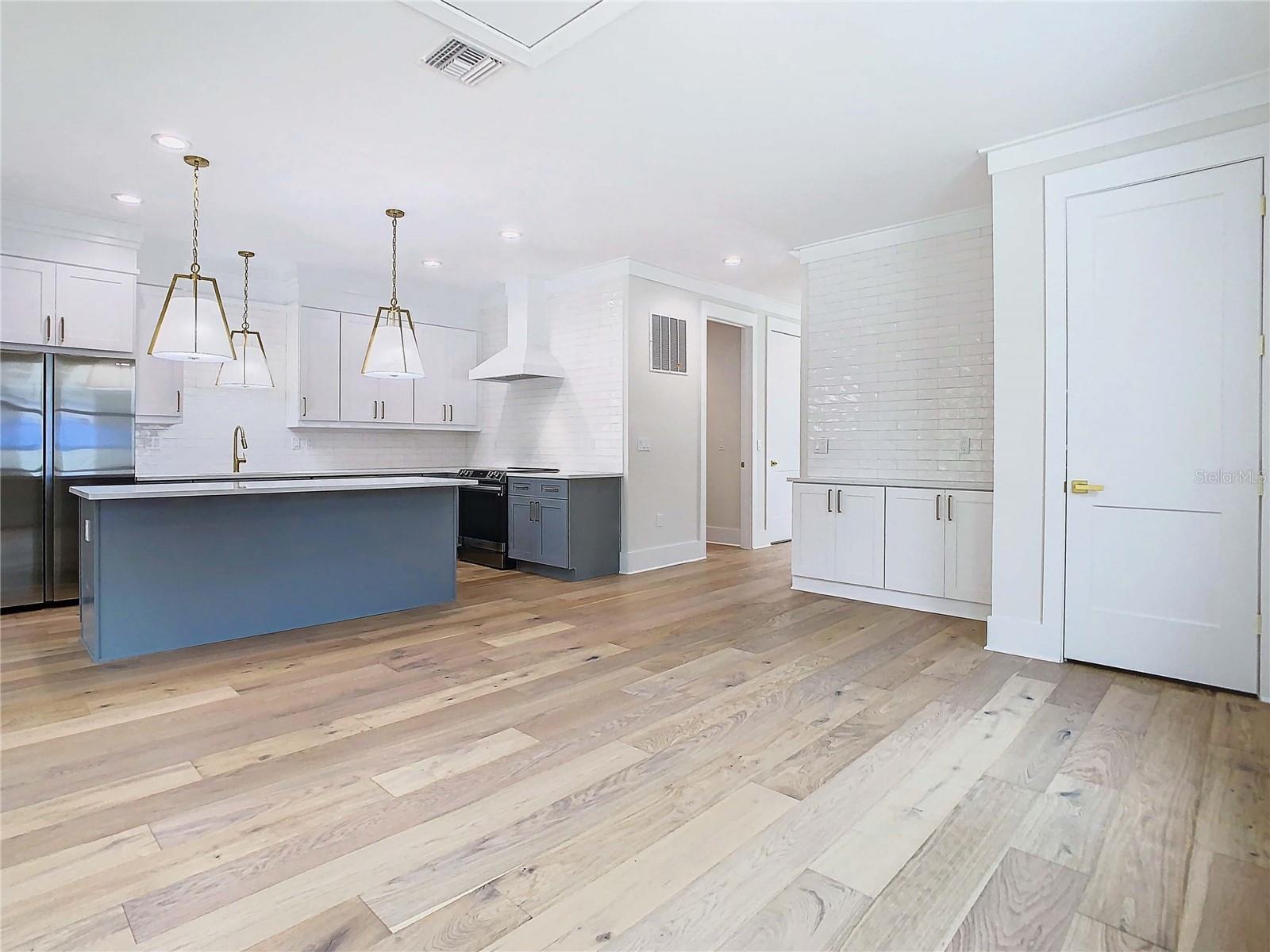 2345 Bahia Vista St, Sarasota, FL 34239 — photo 19 of 73