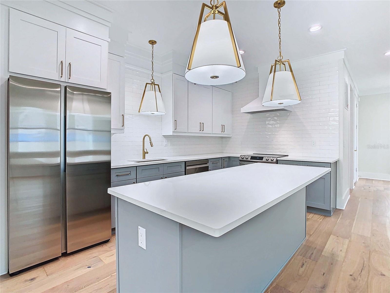 2345 Bahia Vista St, Sarasota, FL 34239 — photo 22 of 73
