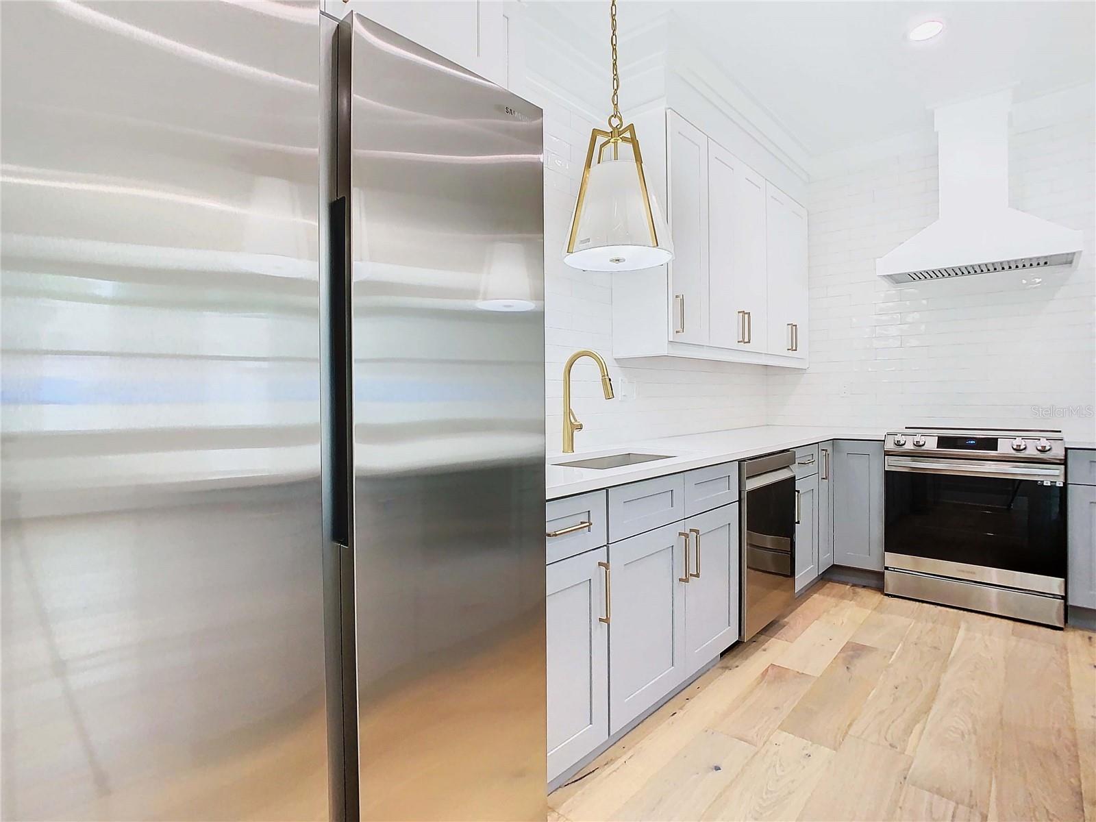 2345 Bahia Vista St, Sarasota, FL 34239 — photo 23 of 73