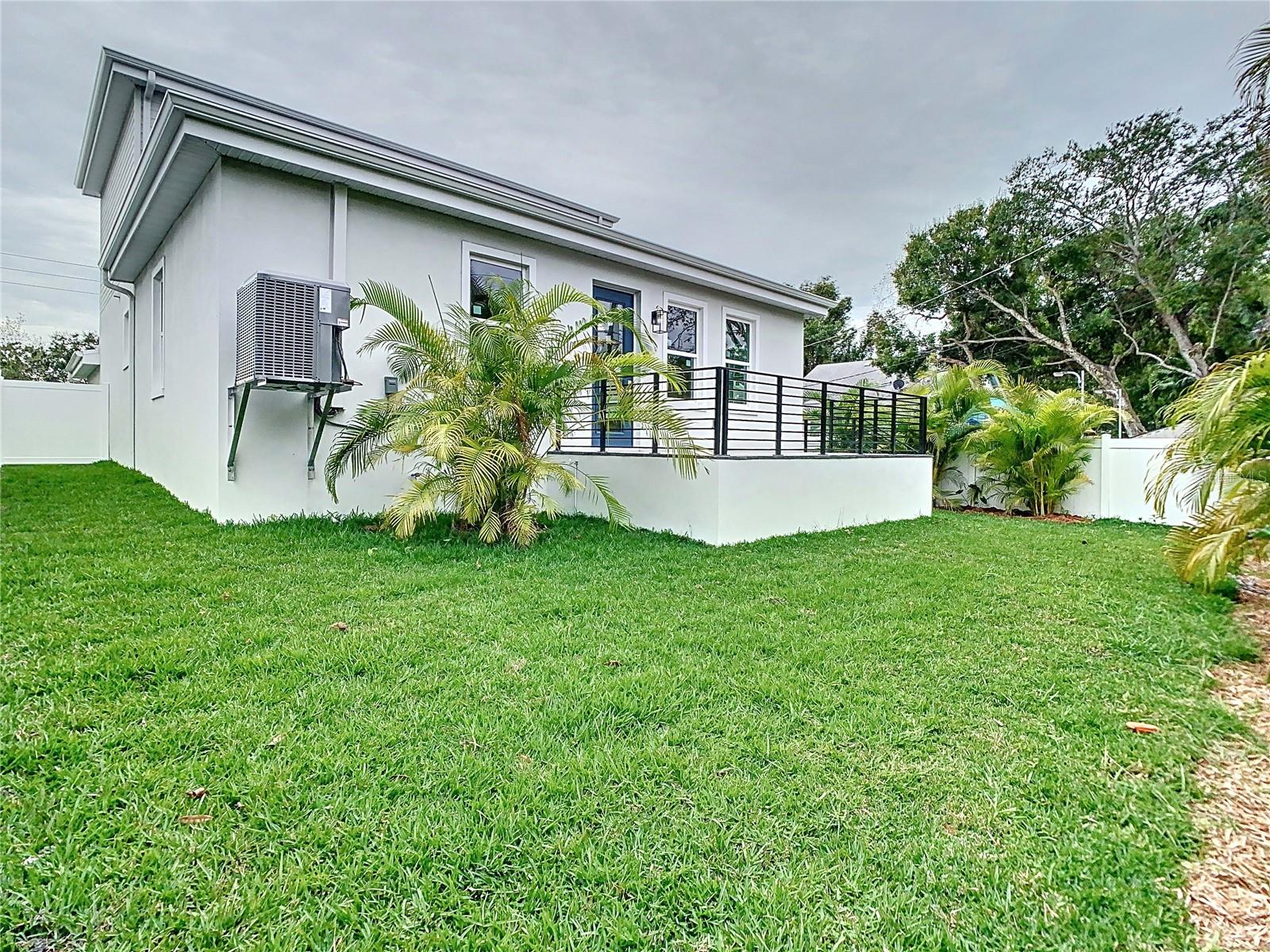2345 Bahia Vista St, Sarasota, FL 34239 — photo 6 of 73
