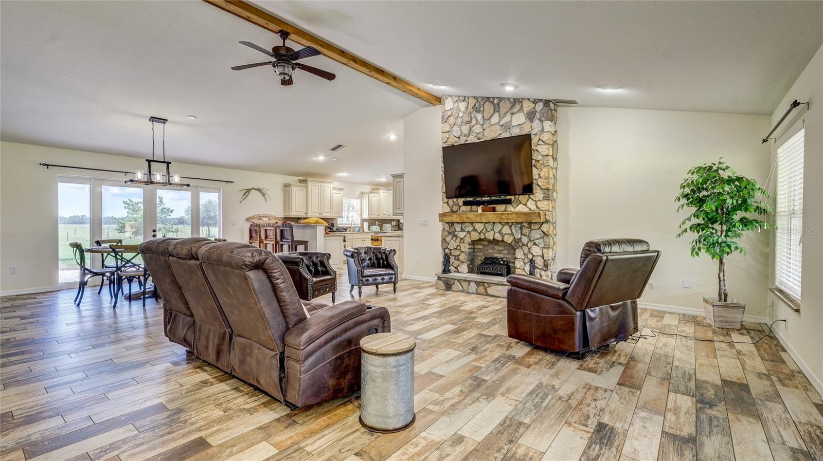 560 Oakford Rd, Sarasota, FL 34240 — photo 13 of 50