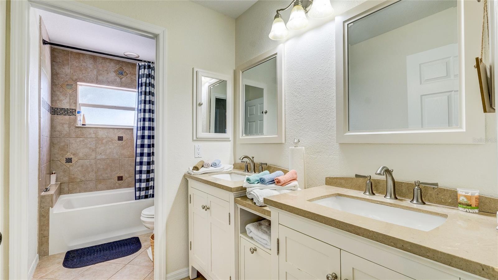 560 Oakford Rd, Sarasota, FL 34240 — photo 18 of 50