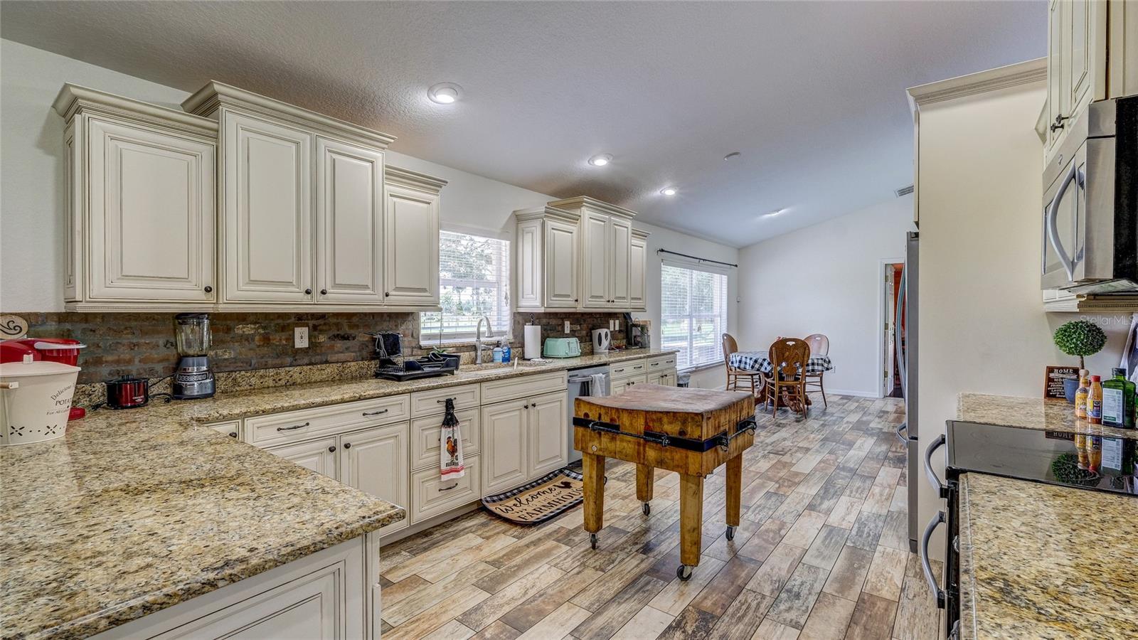560 Oakford Rd, Sarasota, FL 34240 — photo 20 of 50