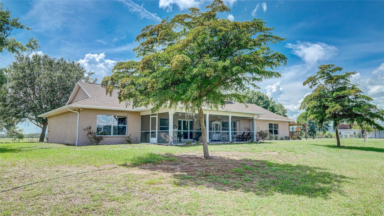 560 Oakford Rd, Sarasota, FL 34240 — photo 6 of 50