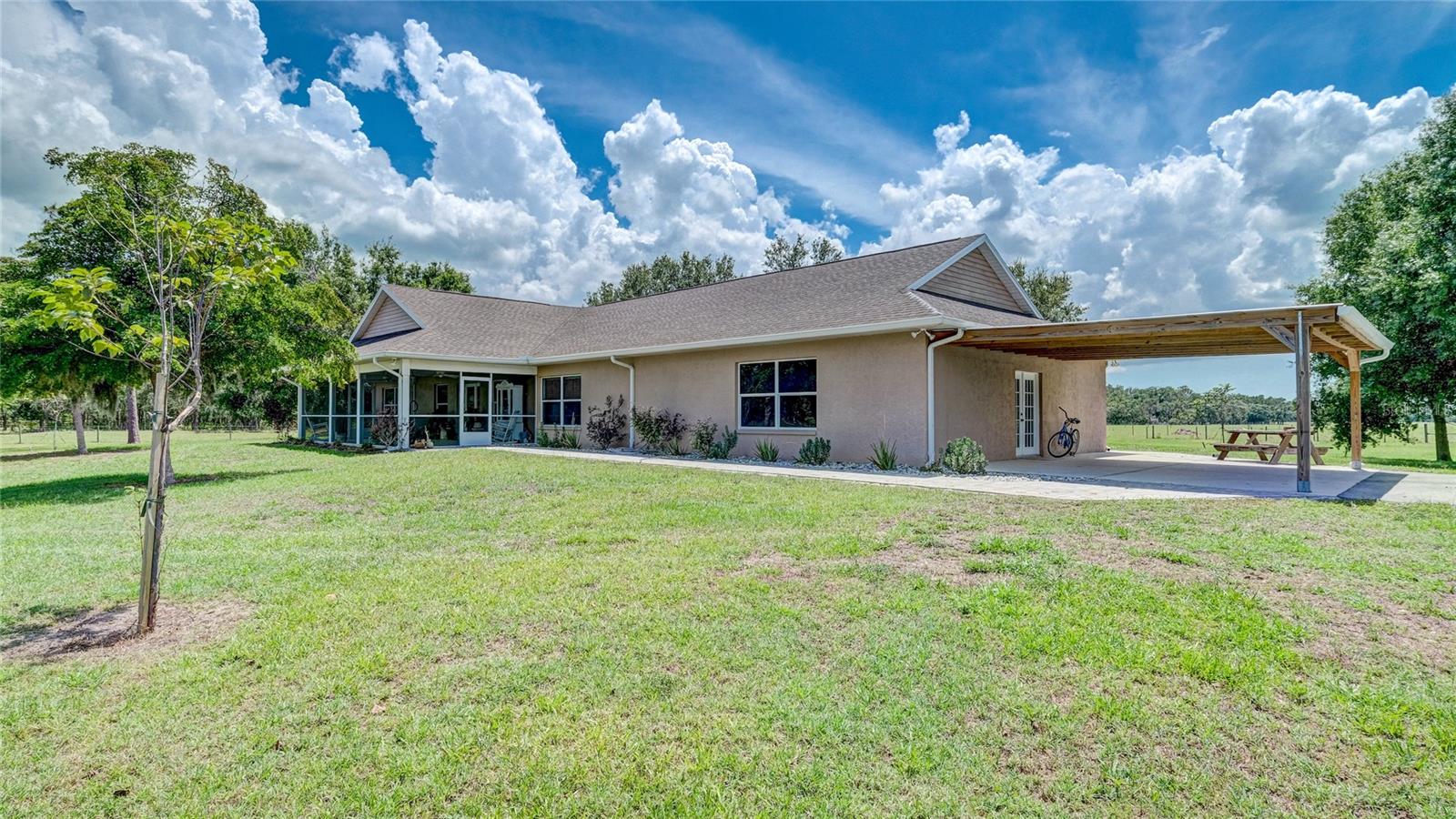 560 Oakford Rd, Sarasota, FL 34240 — photo 7 of 50