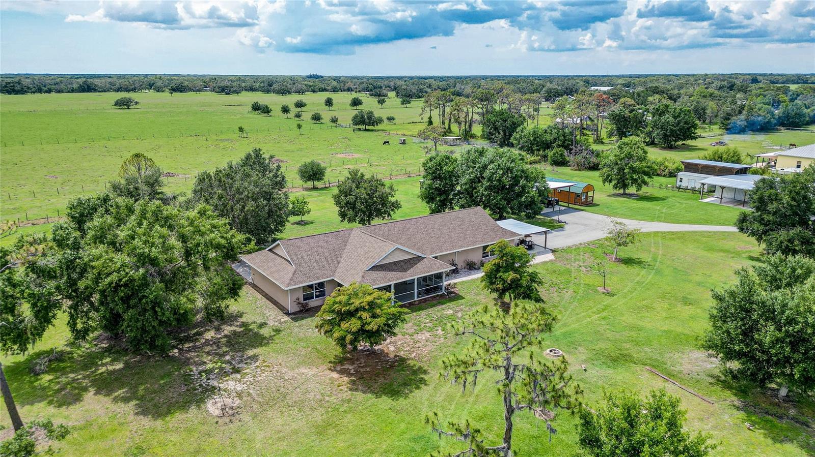 560 Oakford Rd, Sarasota, FL 34240 — photo 8 of 50