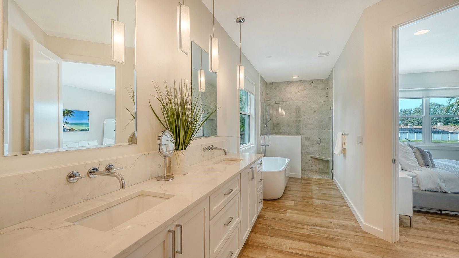 6136 Hollywood Blvd, Sarasota, FL 34231 — photo 15 of 35