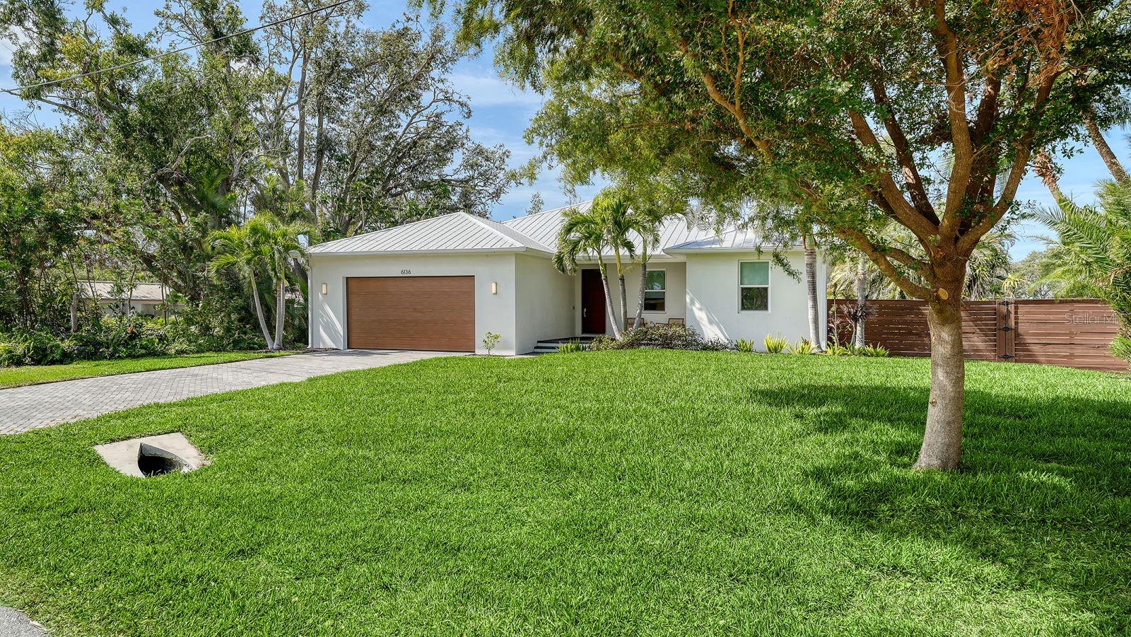 6136 Hollywood Blvd, Sarasota, FL 34231 — photo 4 of 35