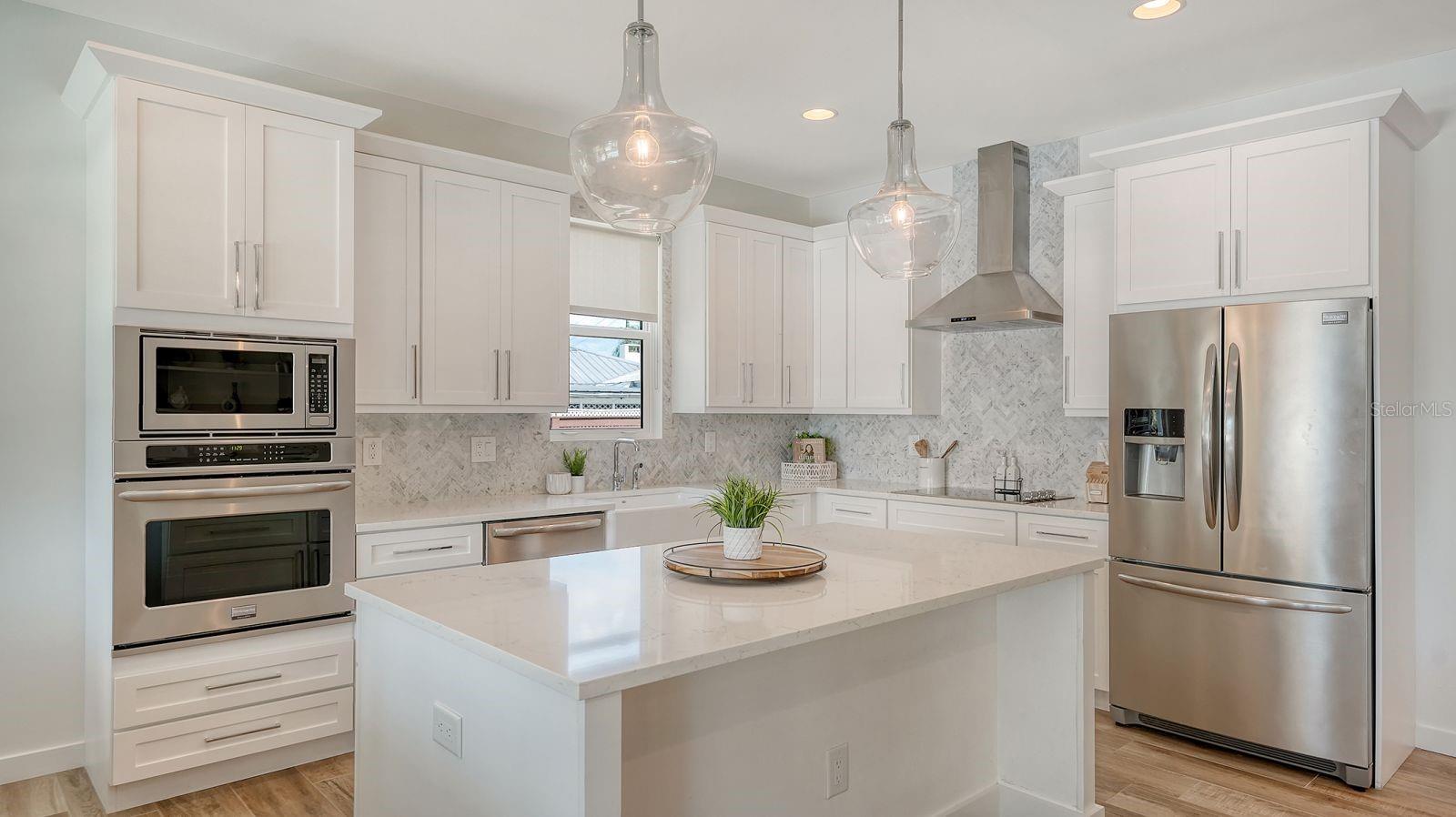 6136 Hollywood Blvd, Sarasota, FL 34231 — photo 9 of 35