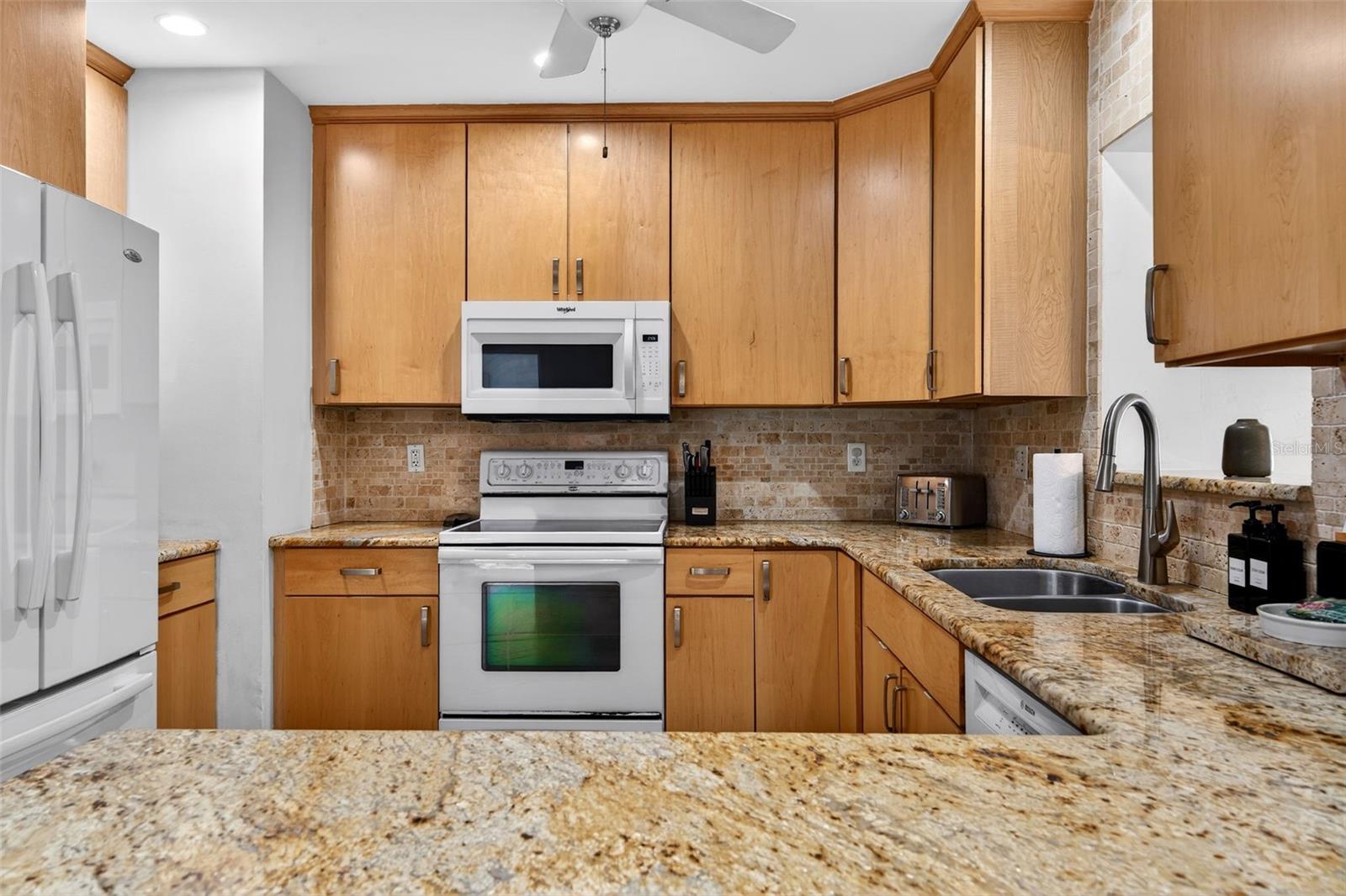 6215 Rodgers Ave, Sarasota, FL 34231 — photo 15 of 64