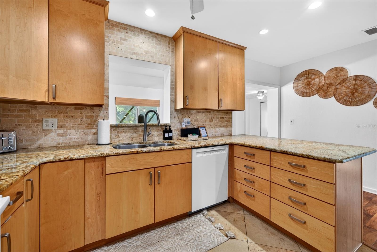 6215 Rodgers Ave, Sarasota, FL 34231 — photo 16 of 64