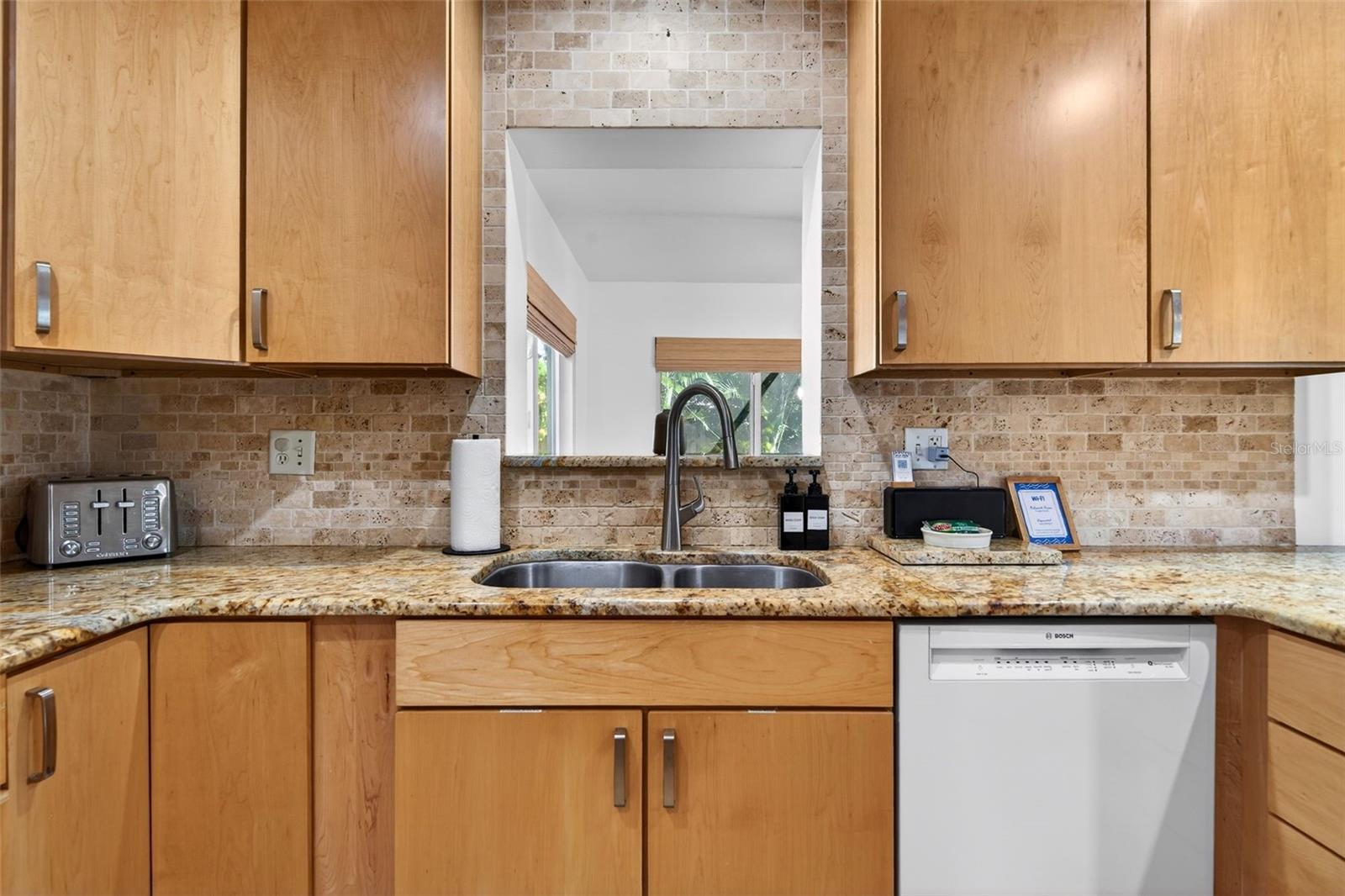 6215 Rodgers Ave, Sarasota, FL 34231 — photo 17 of 64