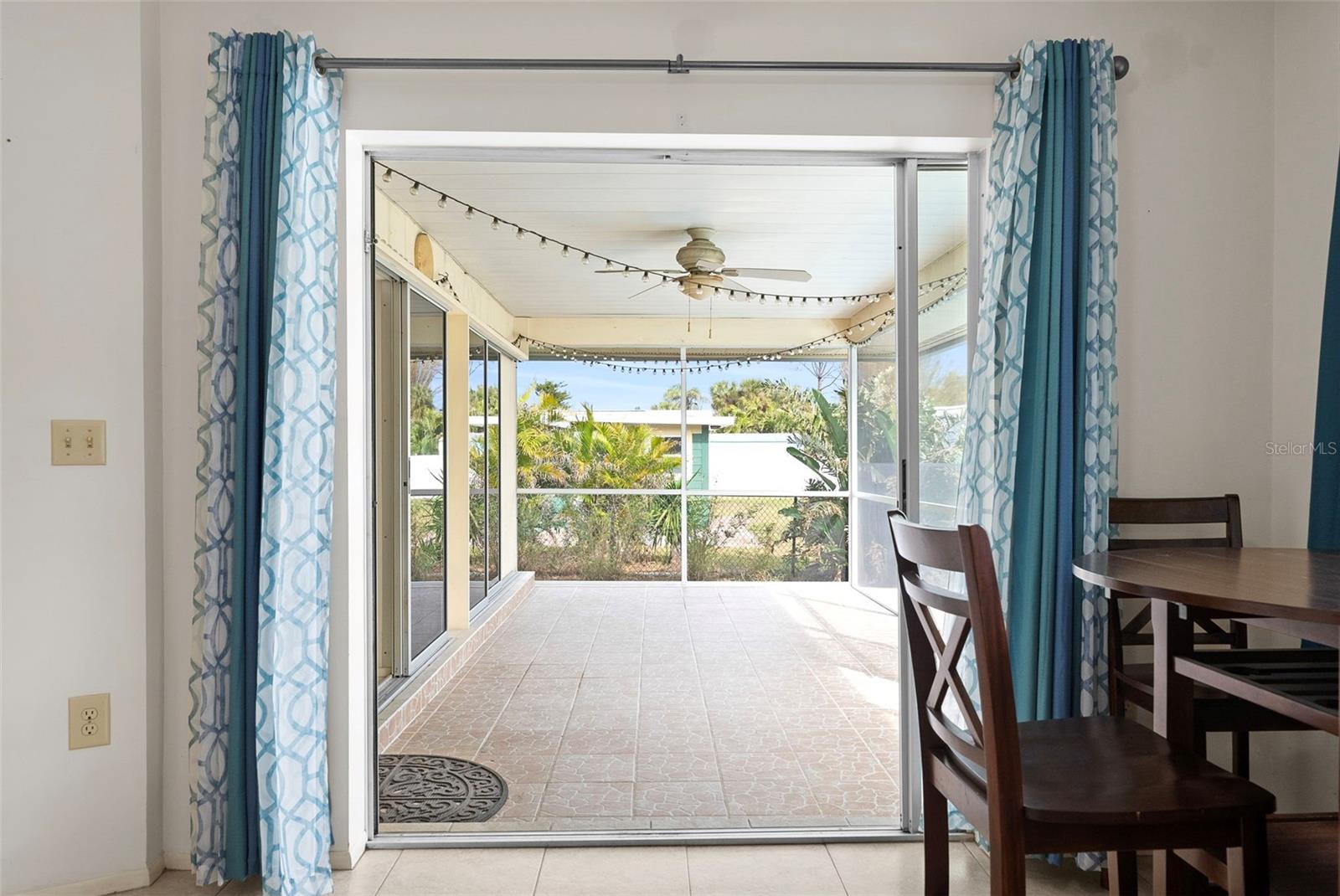sliders to the pool off the dining room