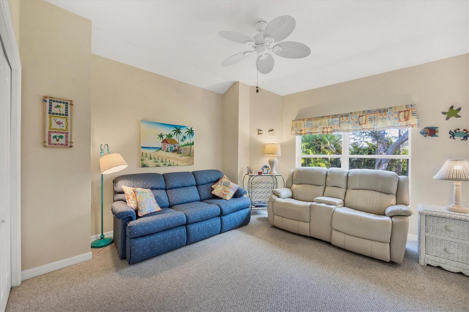 Second bedroom or can be used as a media room or office