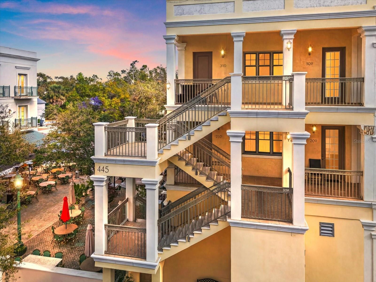 Citrus Square exterior with courtyard-style architecture