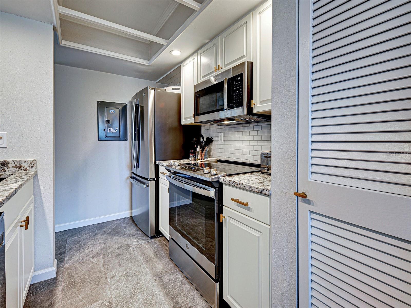 kitchen w pantry