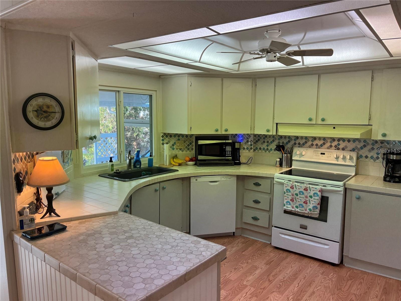 919 Cortina Blvd, Venice, FL 34285 — photo 15 of 53
