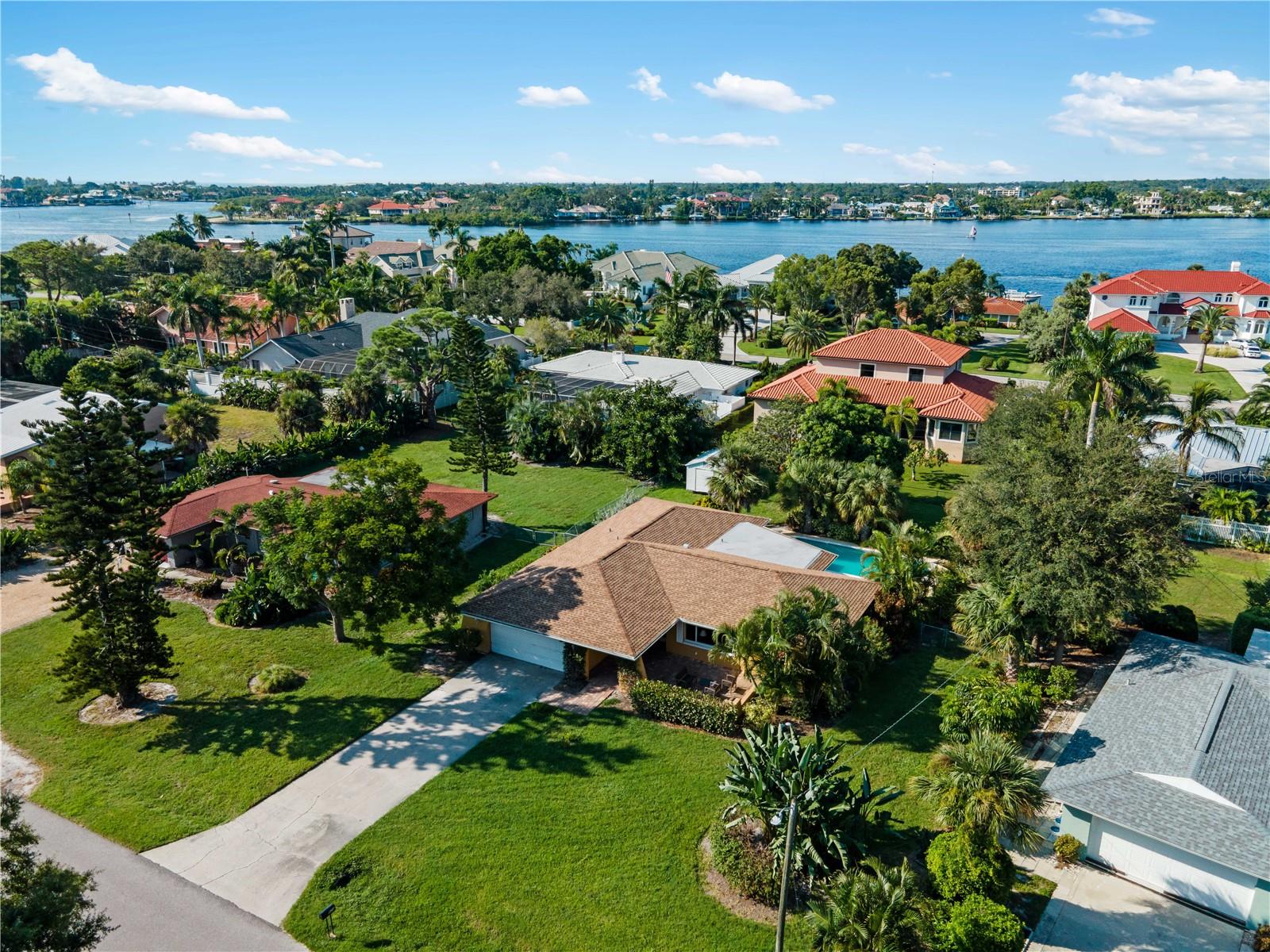 424 Baycrest Dr, Venice, FL 34285 — photo 2 of 54