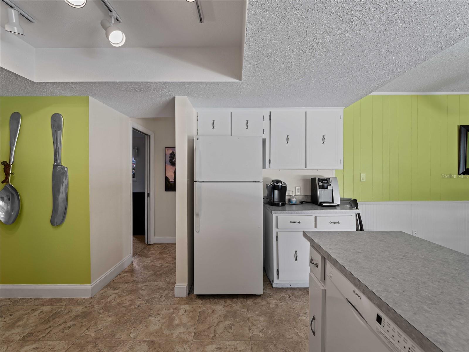 424 Baycrest Dr, Venice, FL 34285 — photo 12 of 54