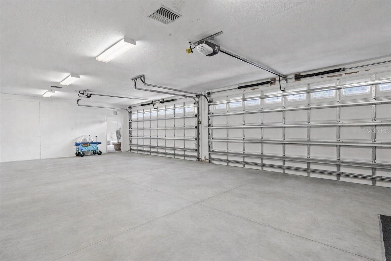 8 car garage 4 bays