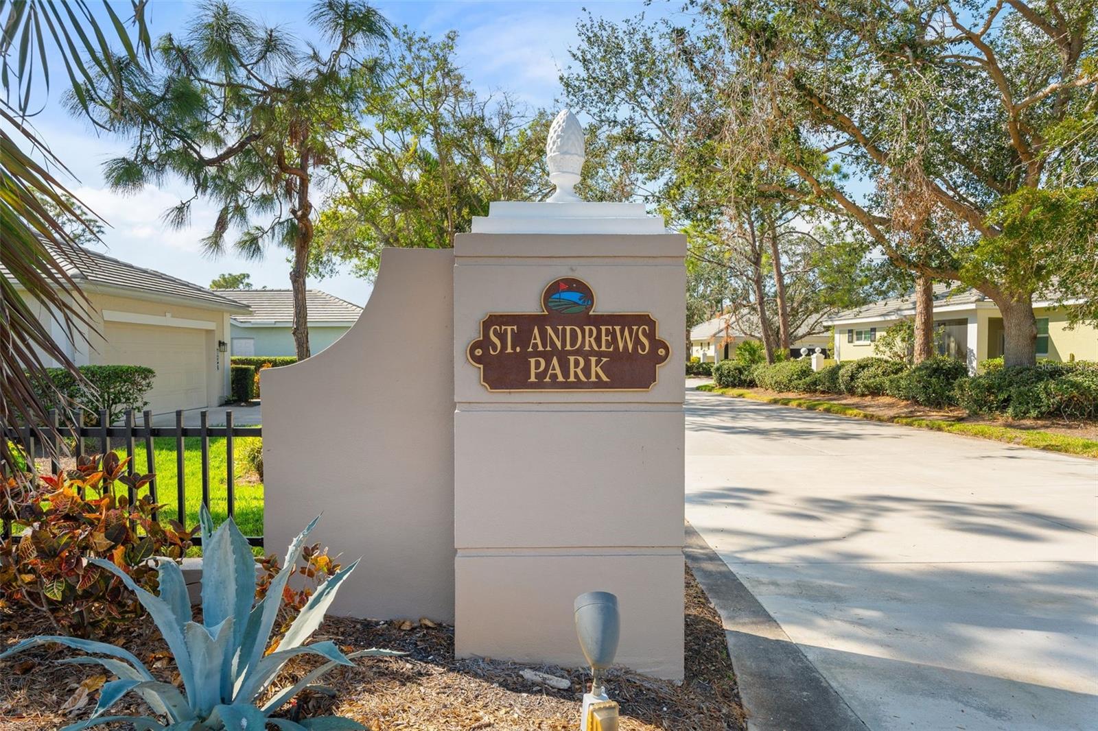 905 Barclay Ct, Venice, FL 34293 — photo 41 of 65