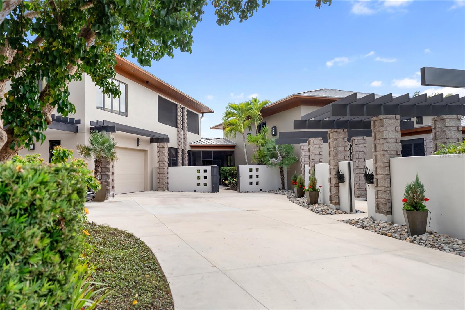 1804 N Lake Shore Dr, Sarasota, FL 34231 — photo 2 of 29