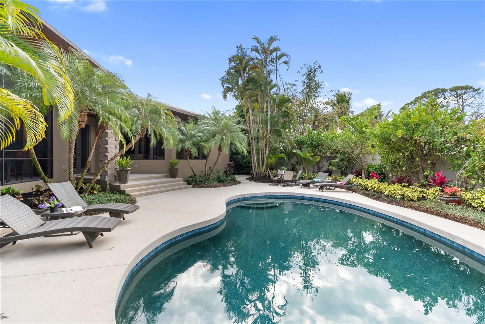 1804 N Lake Shore Dr, Sarasota, FL 34231 — photo 15 of 29