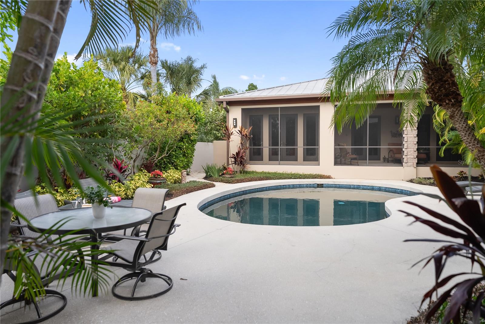 1804 N Lake Shore Dr, Sarasota, FL 34231 — photo 16 of 29